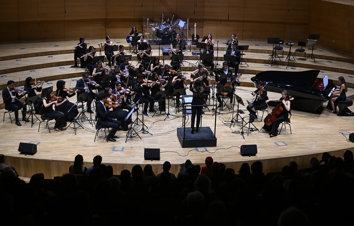 Tıp Fakültesi Öğrencilerinden Büyüleyici Performans: Oda Orkestrası 10. Yılını Kutladı