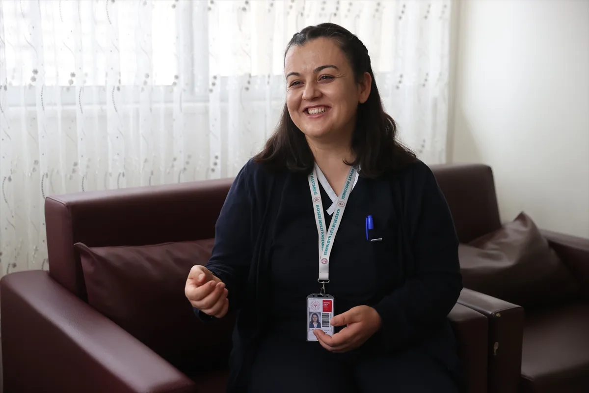 Bir gözünü kaybetti ama vazgeçmedi: Hatice hemşire hastalara umut olmaya devam ediyor.