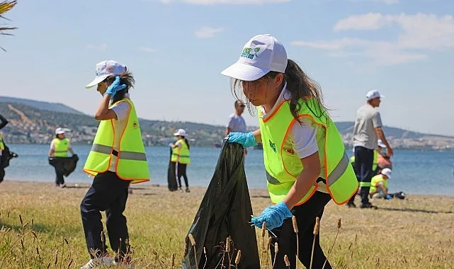 Aliağa’da Öğrencilerle Kıyı Temizliği ve Geri Dönüşüm Eğitimi