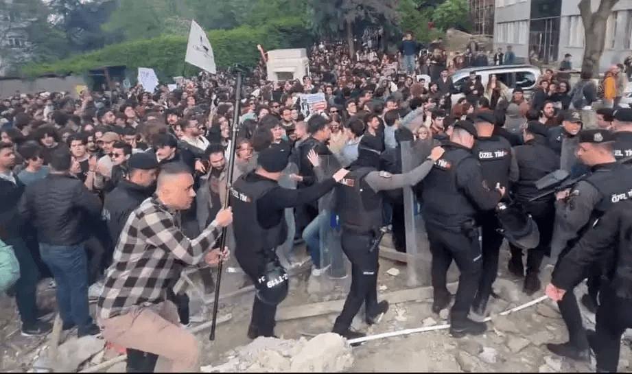 Boğaziçili 6 Öğrenci, Nureddin Yıldız’ı Protesto Ettikleri İçin Tutuklanmıştı, Serbest Bırakıldılar