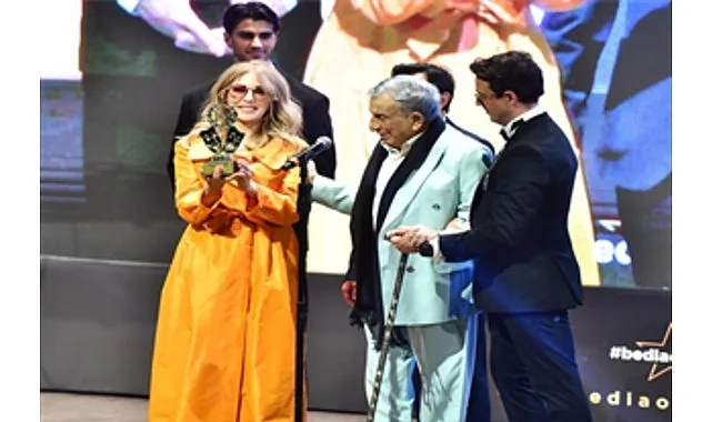 Büyükşehir’e iki tiyatro ödülü birden