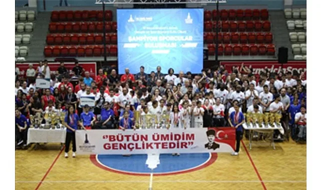 Celal Atik Spor Salonu’nda gençlik buluşması