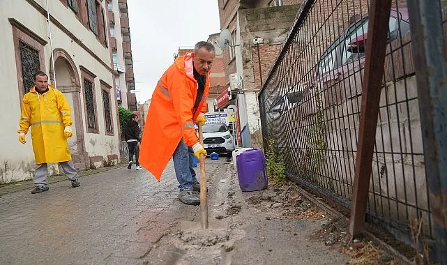 Edremit Belediyesi Sağanak Yağışlara Karşı Çalışıyor