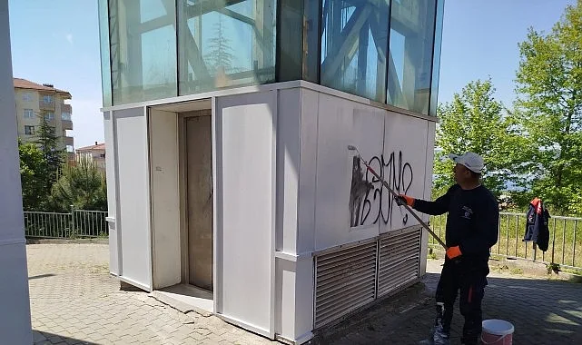 Gölcük’teki üst geçitler elden geçiriliyor   Gölcük’teki üst geçitler elden geçiriliyor