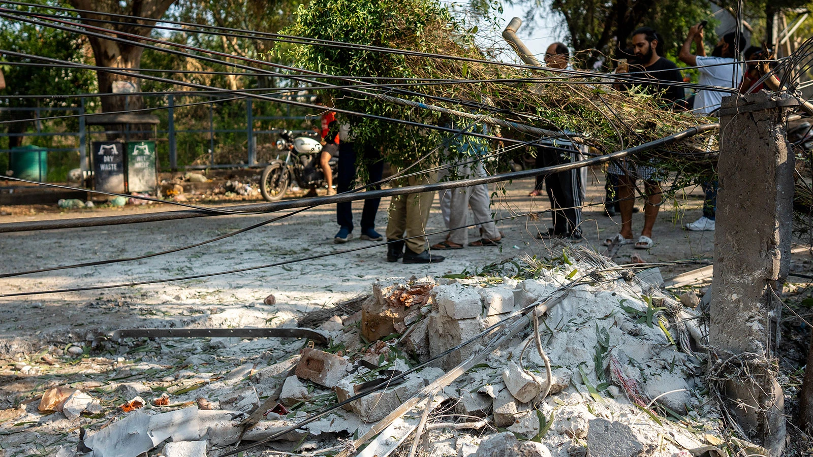 Hindistan saldırısında eşini kaybeden baba: “Oğluma annen doktorda diyorum, gerçeği saklıyorum”