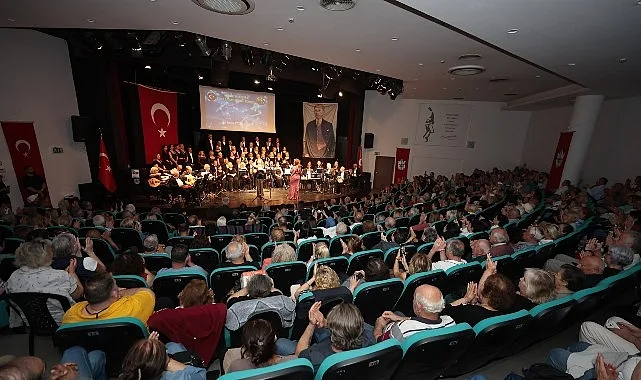 K​onaklılar yaza şarkılarla ‘​Merhaba’ dedi