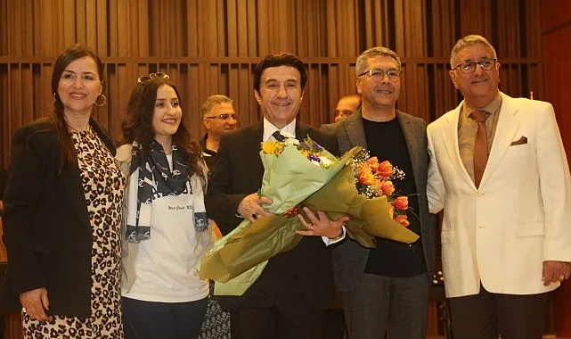 Ses Sanatçısı Mehmet Şafak, Ege Üniversitesinde kulakların pasını sildi