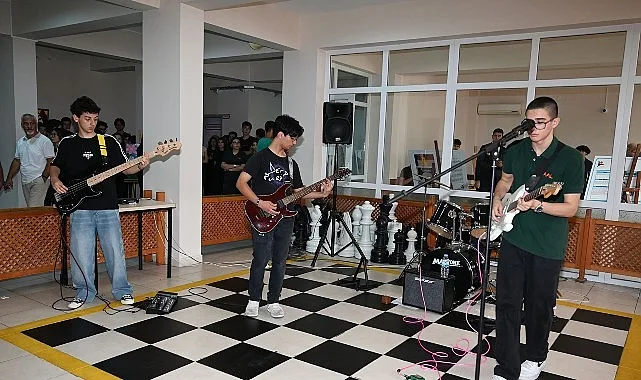 Ünal Aysal Anadolu Lisesi’nde bilgisayar sınıfı açıldı