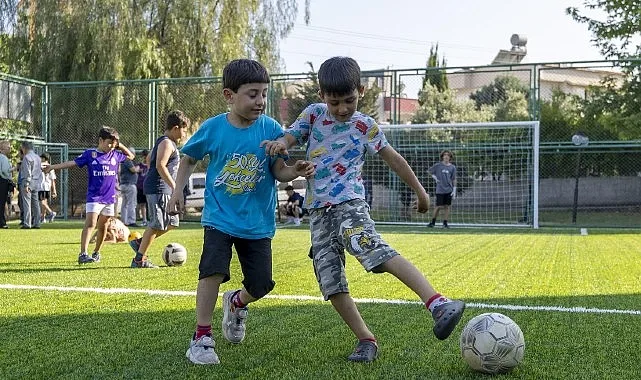 Yenişehir Belediyesi çocuklar için mahallelerde  halı saha açmaya devam ediyor