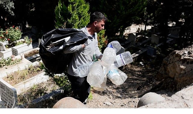 Balçova’nın mezarlıkları kabir ziyaretlerine hazır