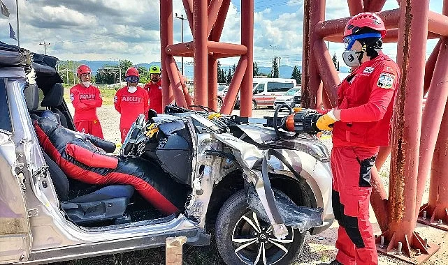 Büyükşehir İtfaiyesi’nden AKUT’a eğitim desteği