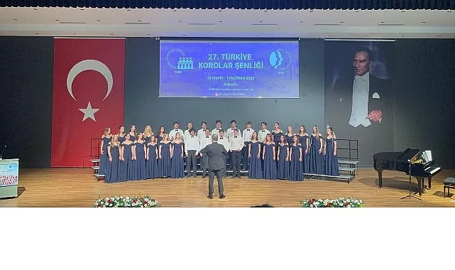 Nilüfer Gençlik Korosu başkentten ödülle döndü