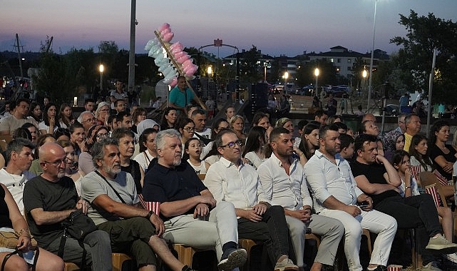 Açık hava film gösterimleri ‘Paranoya’ ile başladı