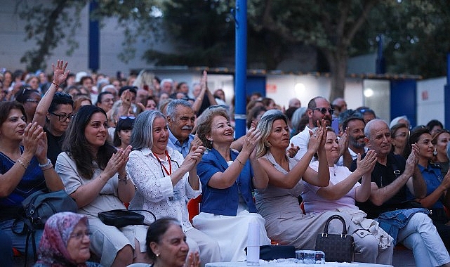 Burhaniye Belediyesi Kadınlar Korosundan Unutulmaz Bir Gece