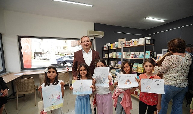 Minik Karikatüristler İş Başında! Ayvalık Belediyesi’nden Çocuklara Renkli Bir Yaz Atölyesi