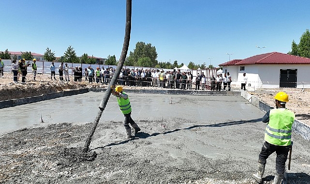 Sıcak Çermik’te kadın ve erkek havuzlar için ilk beton atıldı