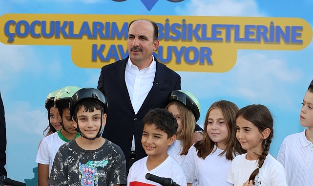 Başkan Altay 40 Gün Sabah Namazına Giderek Bisiklet Kazanan Çocuklarla Buluştu