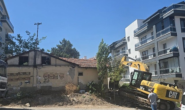 Çankaya’da Tehlikeli Yapıların Yıkımı Sürüyor