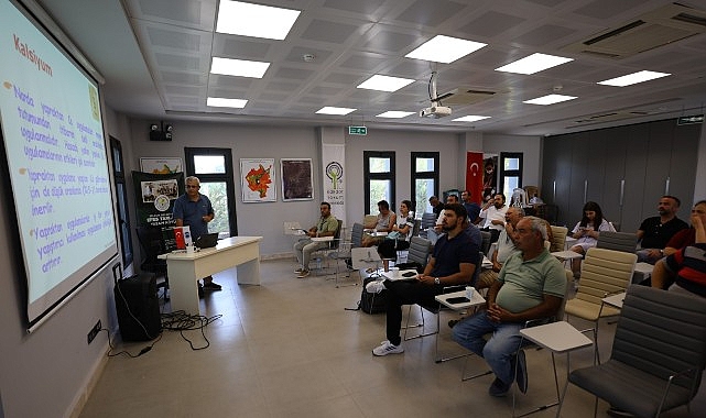 Efes Tarlası Yaşam Köyü’nde Nar Üreticilerine Eğitim