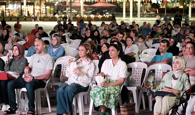 “Gülen Gözler” Milli İrade Meydanı’nda keyif verdi