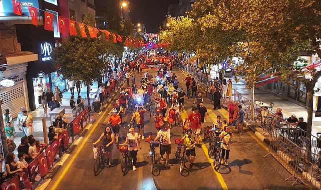 Zafer Bayramı Coşkusu Fener Alayı ile Taçlandı