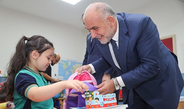 Canik Belediyesi Okula Başlayan Tüm Öğrencilerin Çanta ve Kırtasiye Setlerini Teslim Etti