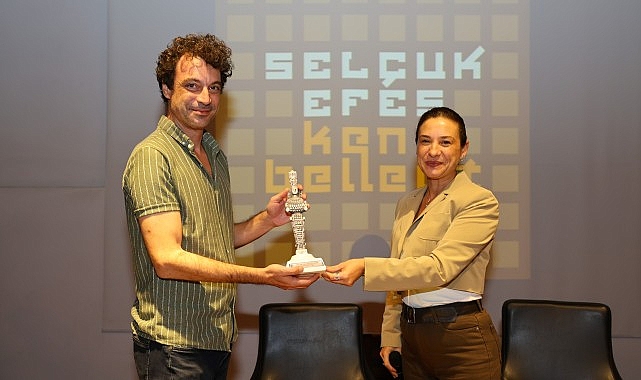 Özgür Mumcu Efes Selçuklularla buluştu: Başkan Sengel’den cesaret mesajı!