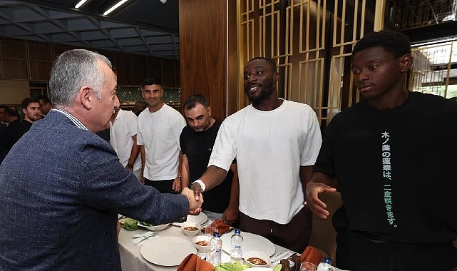 Vali Aktaş ile Başkan Büyükakın’dan Beşiktaş maçı öncesi Kocaelispor’a moral