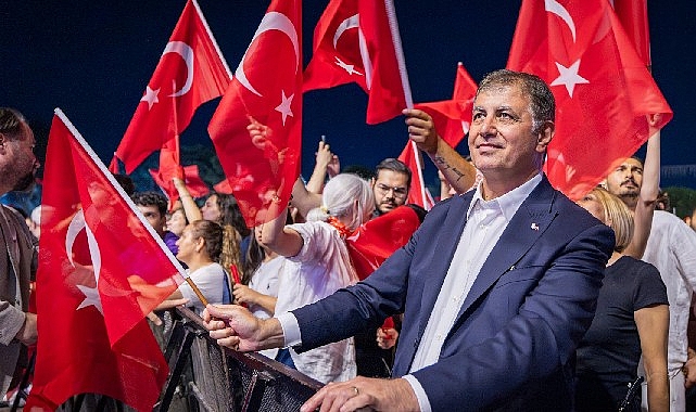 “Cumhuriyet, bir ülkenin küllerinden yeniden doğuşunda, karanlığa meydan okuyuşundadır”
