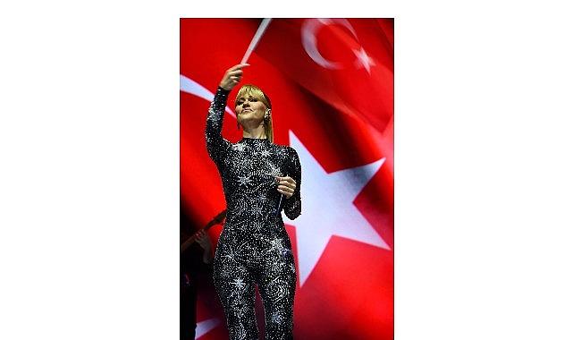 Derya Uluğ Lüleburgaz’da sahne aldı