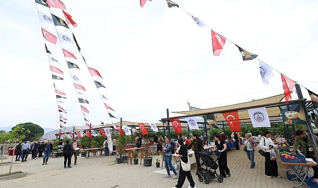 Efes Tarlası Yaşam Köyü’nde Üretici Pazarı açıldı