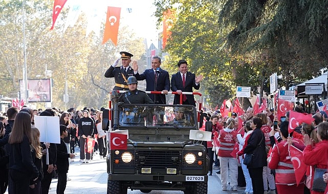 Kadıköy’de Cumhuriyet Yürüyüşü Öncesi Renkli Görüntüler