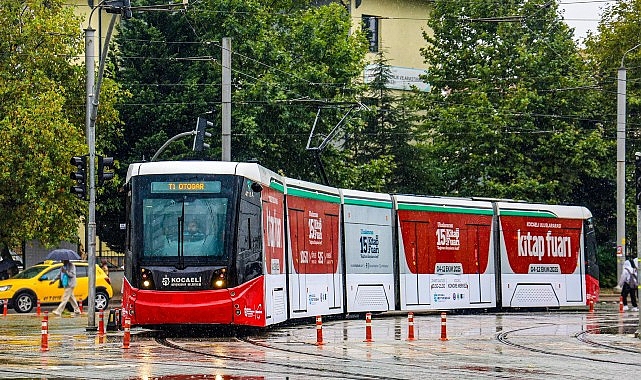 Tramvaylar Kitap Fuarı’na özel giydirildi
