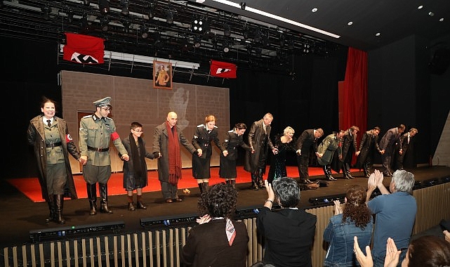 “Yaşamak mı, Yoksa Ölmek mi” Ataşehir’de Seyirciyle Buluştu