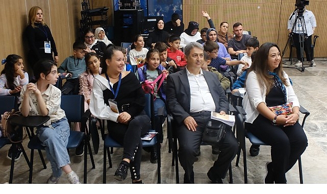 Yazar ikiz kardeşler Kocaeli Kitap Fuarı’na renk kattı;  “Kitap yazmak isteyenler çok okusun”