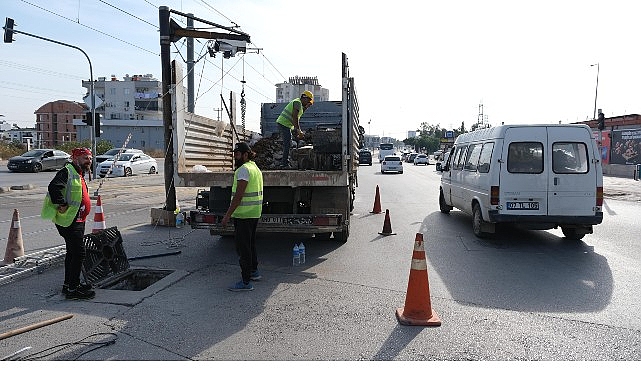 ASAT, Kepez’de yağmursuyu hatlarını temizliyor