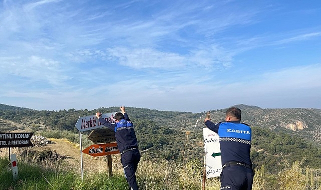 Efes Selçuk’ta Görüntü Kirliliği Yaratan Tabelalar Kaldırılıyor