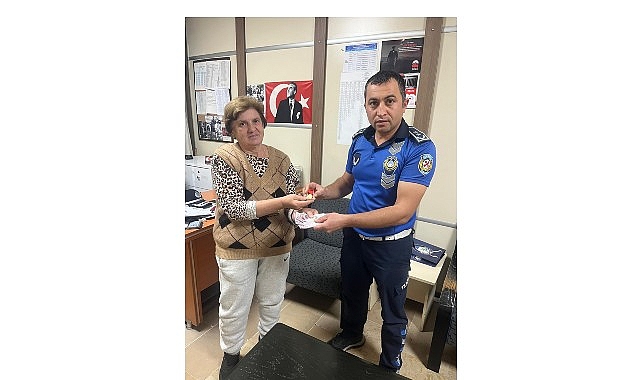 Zabıta Ekiplerimiz Kaybolan Para ve Ziynet Eşyasını Sahibine Teslim Etti