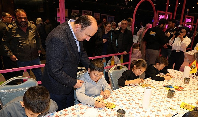 Başkan Altay 17. Altın Dokunuşlar Festivali’nde Ziyaretçilerle ve Çocuklarla Buluştu