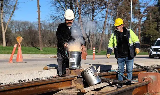 Kartepe Tramvay Hattı’nda raylar kaynak ile birleşiyor